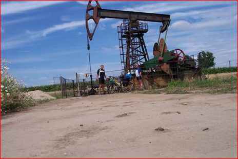 Ölförderanlagen nahe der rumänischen Grenze