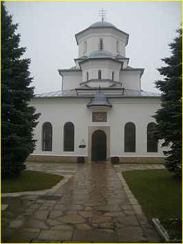 biserica in manastirea 