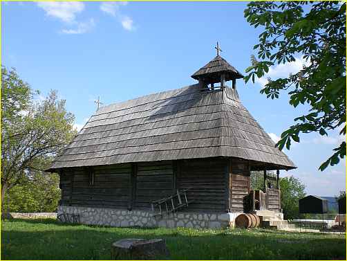 biserica din lemn topesti
